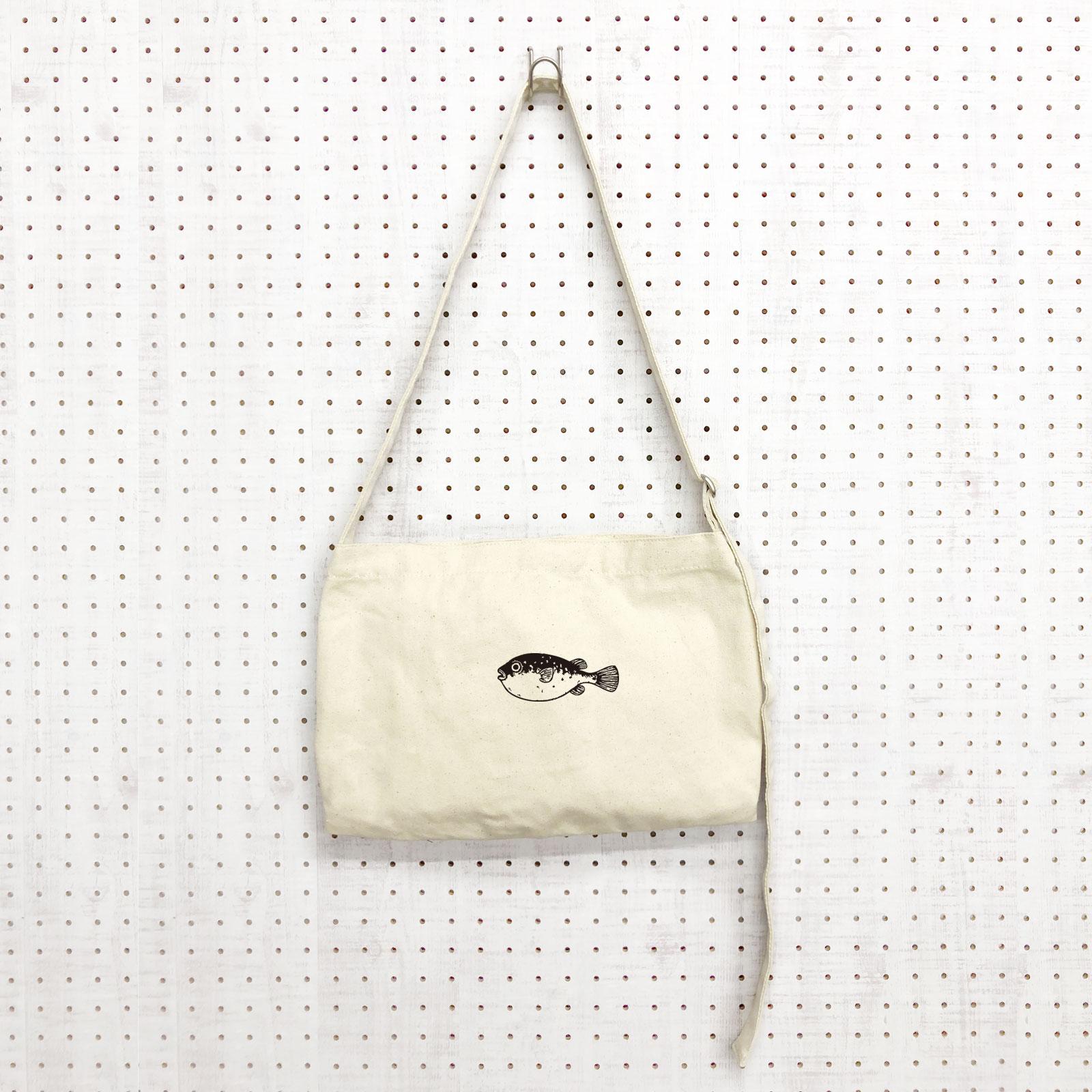 ふぐ 大きめ ショルダーバッグ 生成り 内ポケット付き 肩ひも長さ調整可 いっぱい入る サコッシュ ポシェット | 4枚目