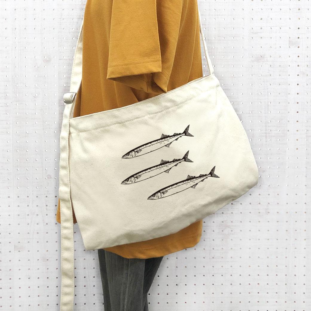 さんま 大きめ ショルダーバッグ 生成り 内ポケット付き 肩ひも長さ調整可 いっぱい入る サコッシュ ポシェット | 3枚目